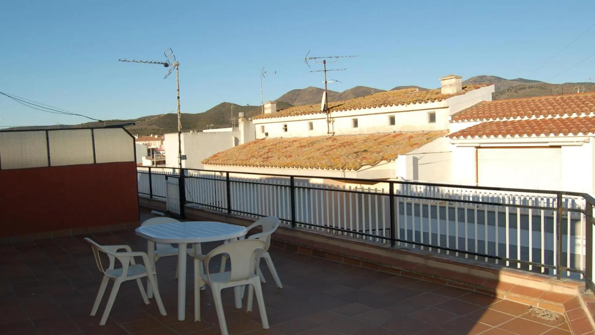 Atico Con Gran Terraza, A 100M De La Playa Del Port De Llanca, Con Wifi, Tv Y Cocina Renovada - Es-228-31 Apartment